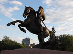 Памятник рязанскому воеводе Евпатию Коловрату на Почтовой площади.