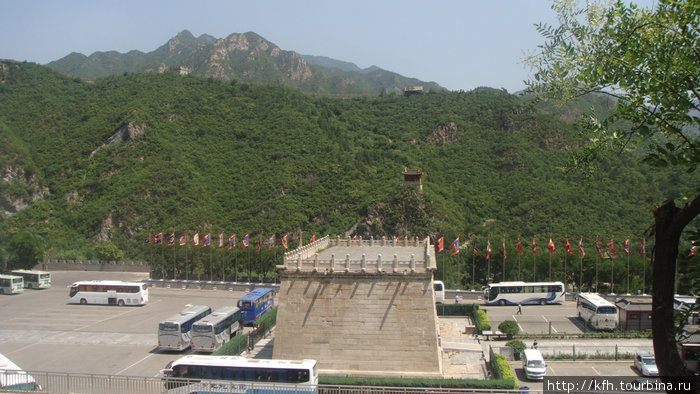 Протяженность стены с востока на запад-6700 км. Почти каждый, кто приезжает в Китай, стремится посмотреть Великую Китайскую Стену. Пекин, Китай