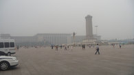 Площадь Тяньаньмэнь- сердце Пекина, место прогулок туристов и китайцев с детьми. За 36 м. обелиском- гигантский Мавзолей председателя Мао, здесь проходили многомиллионные парады военных и трудящихся.