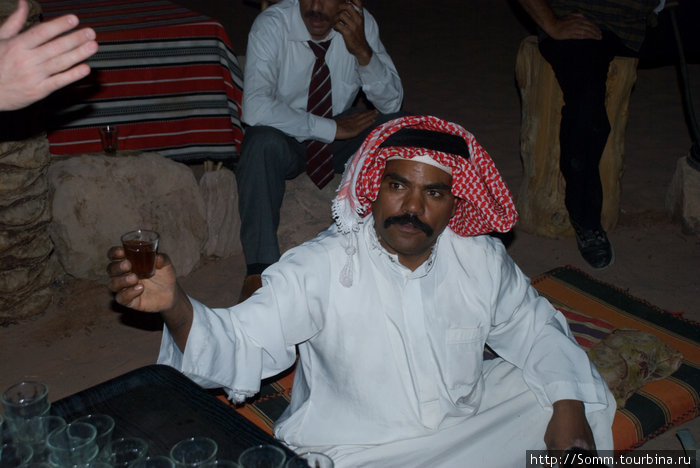 Тот самый египтянин, ноябрь 2009. Через секунду будет коронный номер :) Пустыня Вади Рам, Иордания