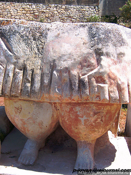 Остатки статуи  Богини плодородия в храме Таршин (копия) Таршиен, Мальта