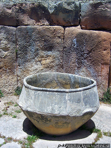 Каменная чаша, целиком вырезанная из камня Таршиен, Мальта