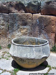 Каменная чаша, целиком вырезанная из камня