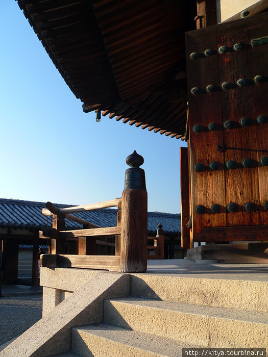 В храме Хорюдзи Икома, Япония