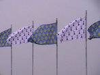 Королевские флаги над Амбуазом. Хвостики горностая и лилии — символ королевской власти