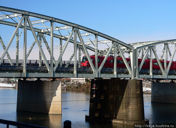 Железнодорожный мост через реку Кисо Инуяма, Япония