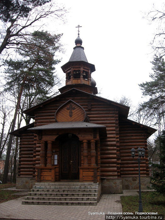 Вход в церковь. Красногорск, Россия