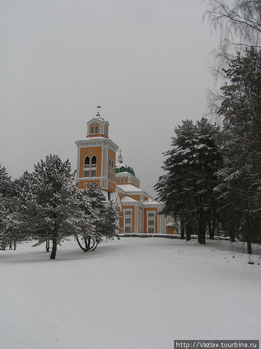 Церковь и её колокольня Керимяки, Финляндия
