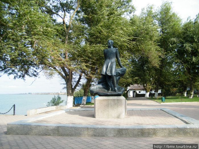 Памятник М.Ю.Лермонтову Тамань, Россия