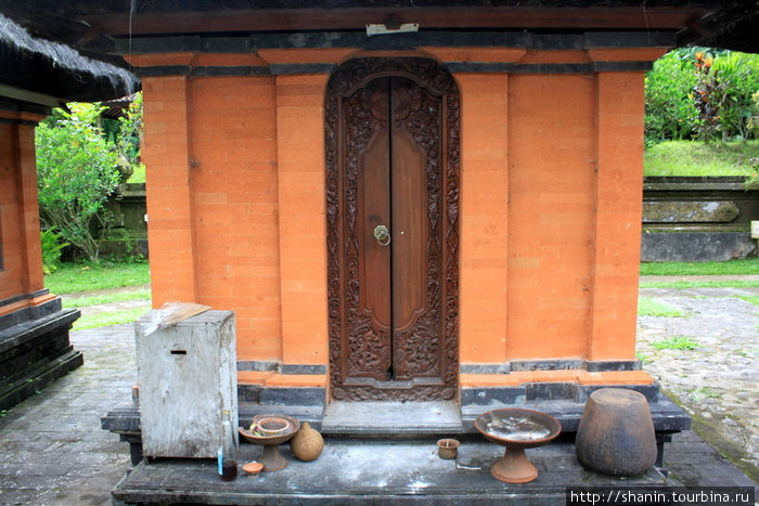 Кирпичный храм Бали, Индонезия