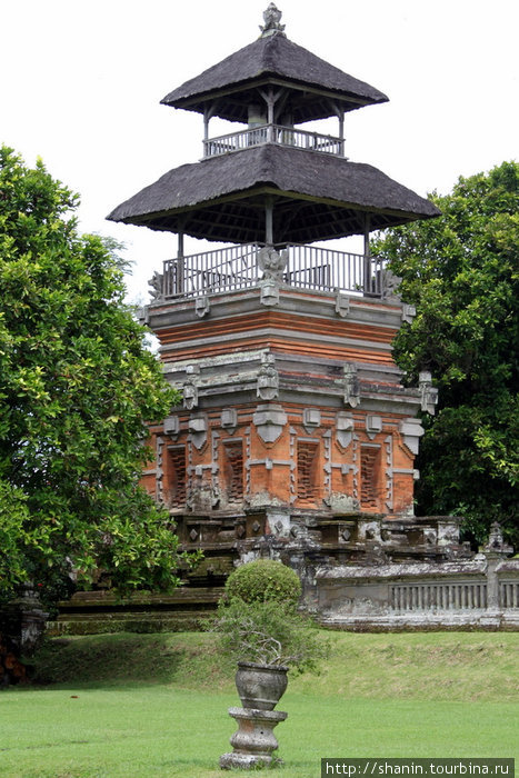 Угловая башня Убуд, Индонезия
