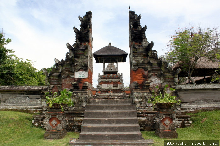 Ворота Убуд, Индонезия