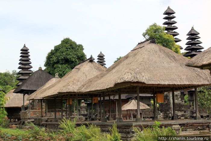В храме Таман Аюн Убуд, Индонезия