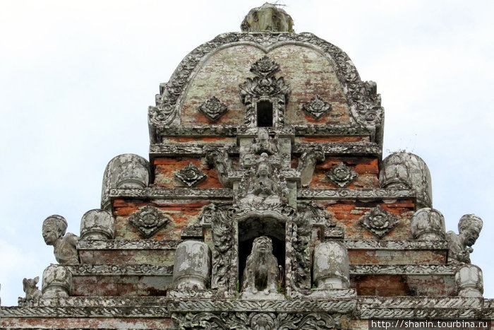 Верхушка торжественных ворот Убуд, Индонезия