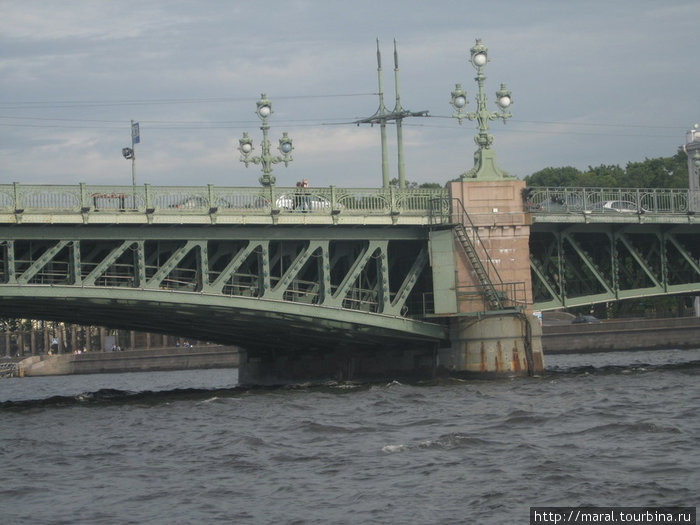 Мосты нависли над водами. Всего в Петербурге 342 моста, из них 21 разводной мост Санкт-Петербург, Россия