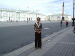 И перед младшею столицей
померкла старая Москва,
как перед новою царицей
порфироносная вдова.
Зимний дворец — парадная резиденция российских монархов с 1762 по февраль 1917 г.