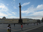 Александровская колонна (арх. Огюст Монферран) воздвигнута в 1829-1834 гг. по воле Николая I, чтобы увековечить деяния императора Александра I — победителя Наполеона в Отечественной войне 1812 года
