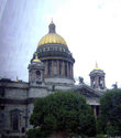 Исаакиевский собор (построен в 1818 — 1858 гг., архитектор Огюст Монферран) — один из самых заметных (в буквальном смысле) символов Санкт-Петербурга