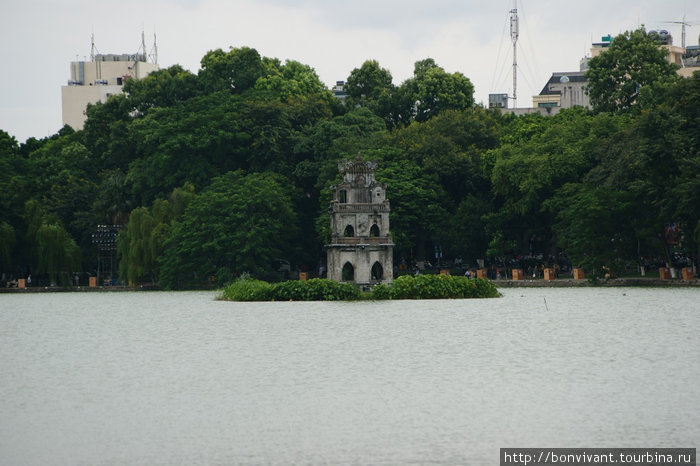 Озеро возвращенного меча Ханой, Вьетнам