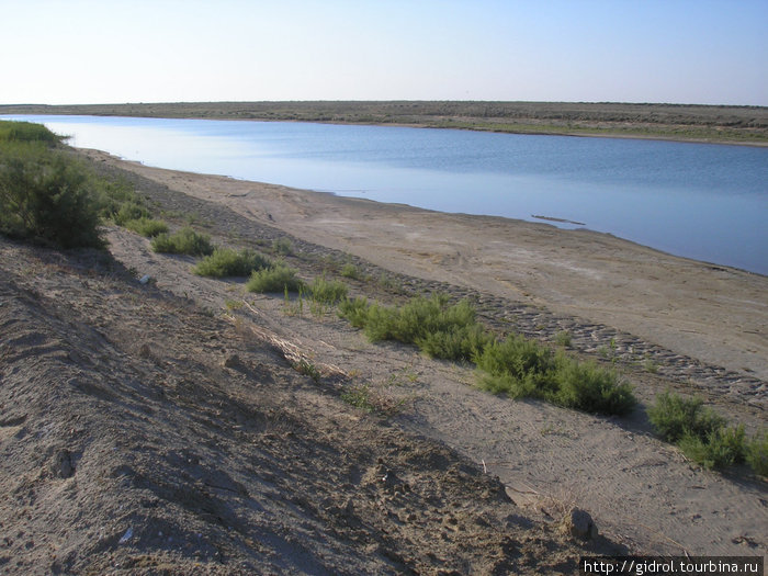 Канал. Кызылординская область, Казахстан