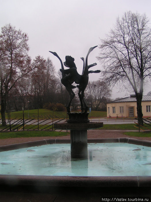 Памятник журавлям Ловииса, Финляндия