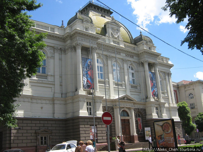 Прогулки по Львову Львов, Украина Прогулки по Львову Львов, Украина