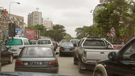Центр Луанды — одна большая пробка. Похоже, трафик ничем и никем не регулируется. Или регулируется понятиями.