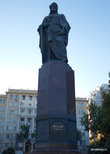 Памятник Низами