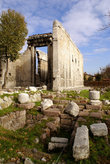 Храм Августа