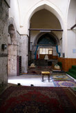 В мечети при Гёкмедресе