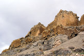 Крепостная стена на скале