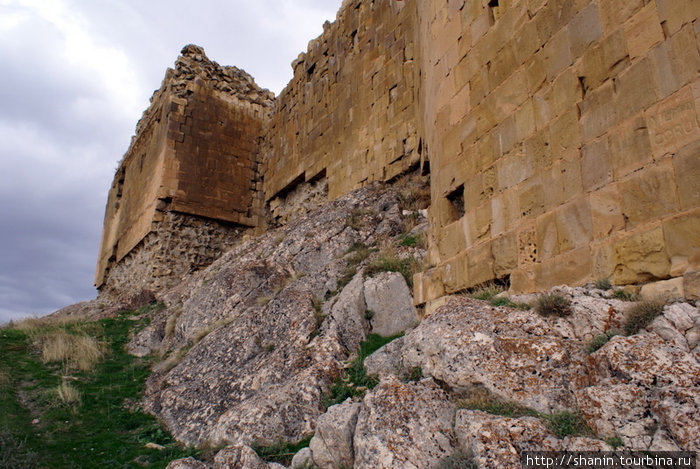 У крепостной стены Байбурт, Турция