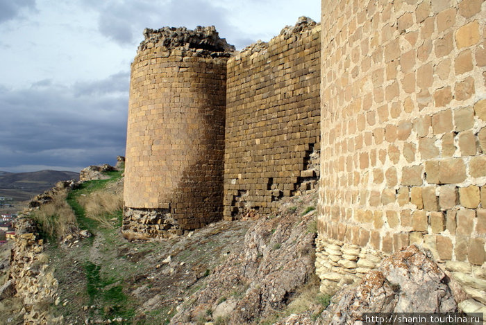 Стена и башни крепости Байбурт Байбурт, Турция