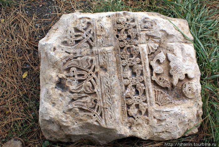 Камень у Археологического музея Ван, Турция