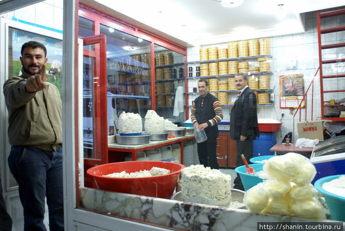 На рынке продают сыр всех видов Ван, Турция