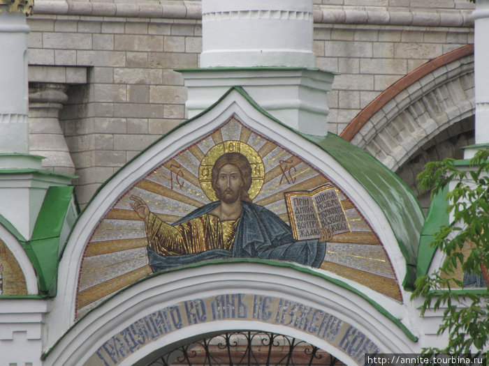Свято-Иоанно-Богословский монастырь. Святые врата. Рыбное, Россия