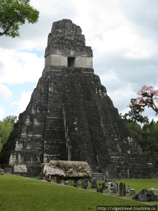 Храм Ягуара — основное религиозное сооружение Тикаля Тикаль Национальный Парк, Гватемала