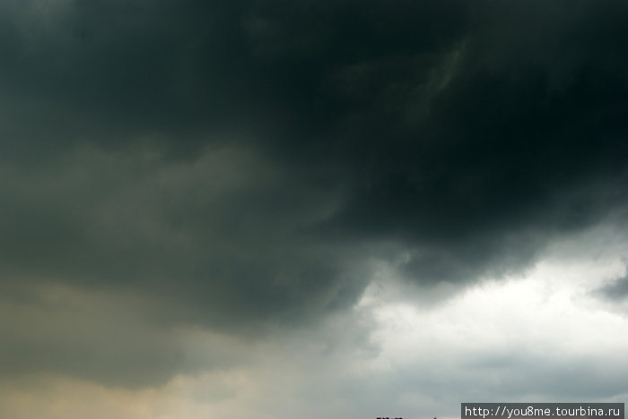 тучи Энтеббе, Уганда тучи Энтеббе, Уганда