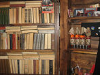 Книжный шкаф — потайная дверь в Криївку