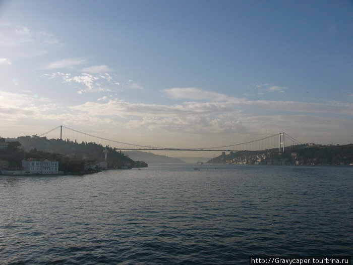 Показался первый из двух мостов. Стамбул, Турция