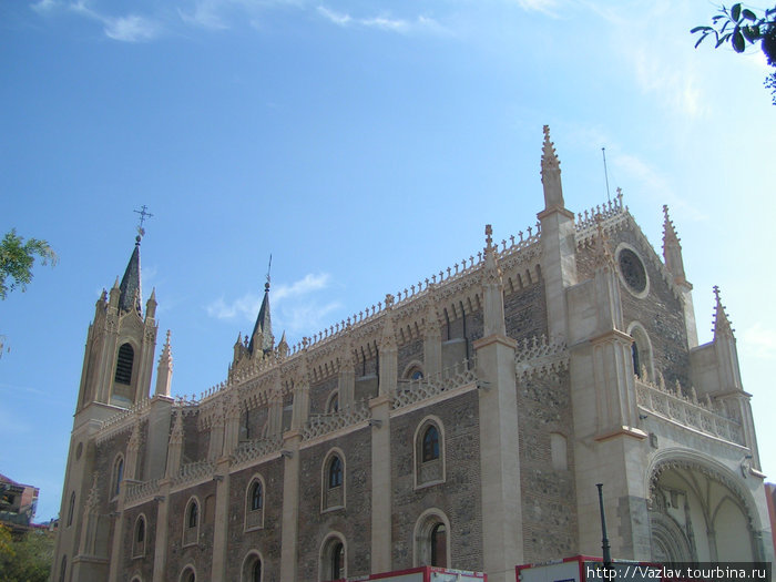 Общий вид церкви Мадрид, Испания