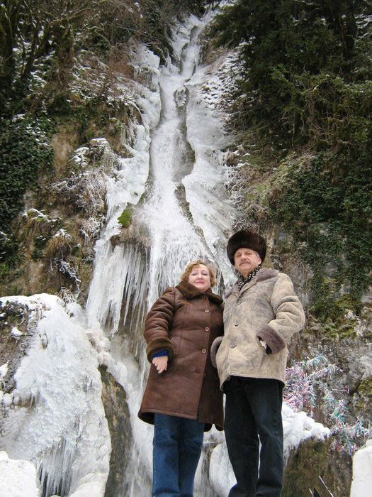 Живописный водопад зимой Рица Реликтовый Национальный Парк, Абхазия
