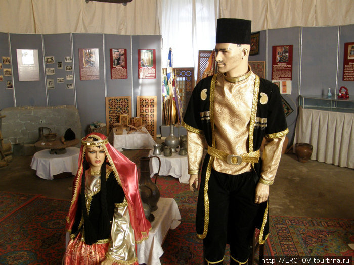 Национальная одежда шекинцев. Шеки, Азербайджан