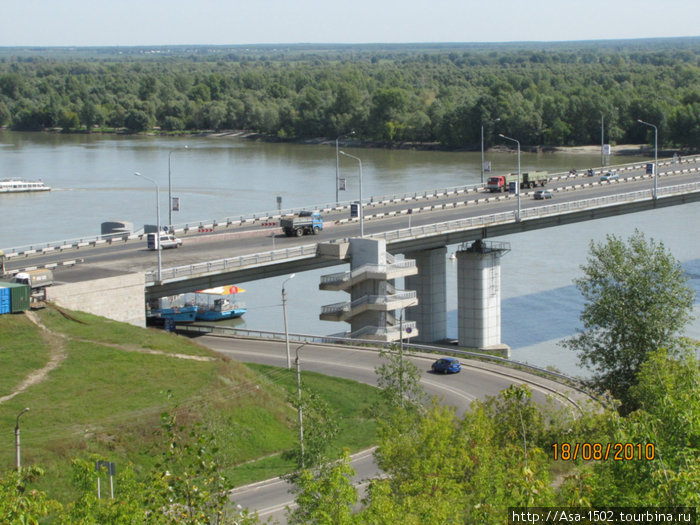 Новый автотранспортный мост через Обь (главный инженер проекта – Митькевич).

Строительство началось в конце 1980-х годов, велось медленно, потом вообще было заморожено. В 1992 году в Барнаул приехал президент Ельцин и прямо на берегу Оби подписал Барнаул, Россия