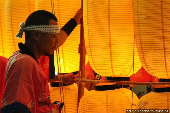 Шоу бумажных фонарей Канто Сакайминато, Япония