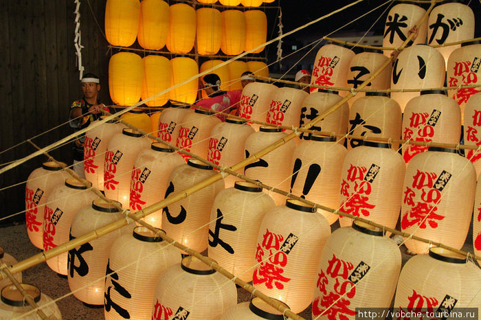 Шоу бумажных фонарей Канто Сакайминато, Япония