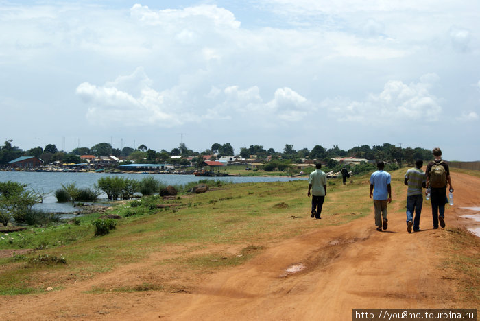 дорога вдоль берега в старый порт Энтеббе, Уганда