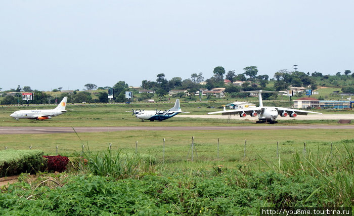 самолеты на поле Энтеббе, Уганда