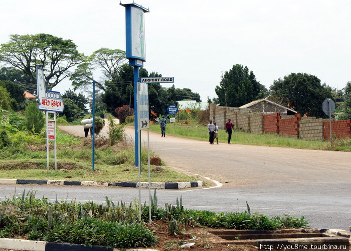 airport road Энтеббе, Уганда