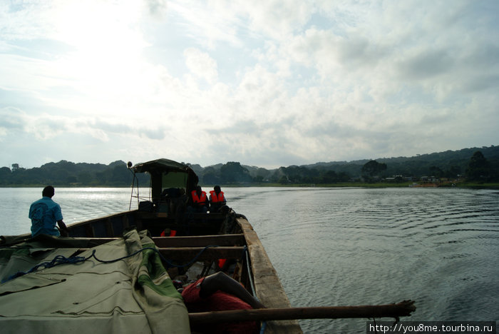 лодка на острова Ссесе Энтеббе, Уганда